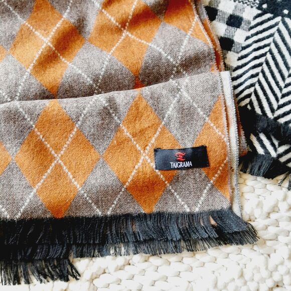 LAST CHANCE-Scarf Plaid Argyle Stripes Dot Herringbone Contemporary 12.5"X68" - Picture 6 of 7